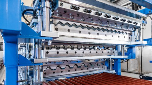 Each profile has its own shear cutter on the triple-deck rollformer