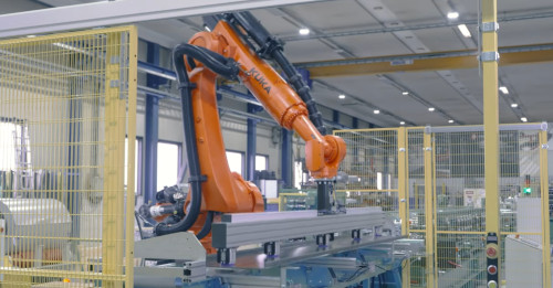 Robotized stacking machine for snap-lock panels