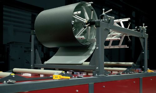 Mobiform can be fed with an external decoiler or with integrated coil stands